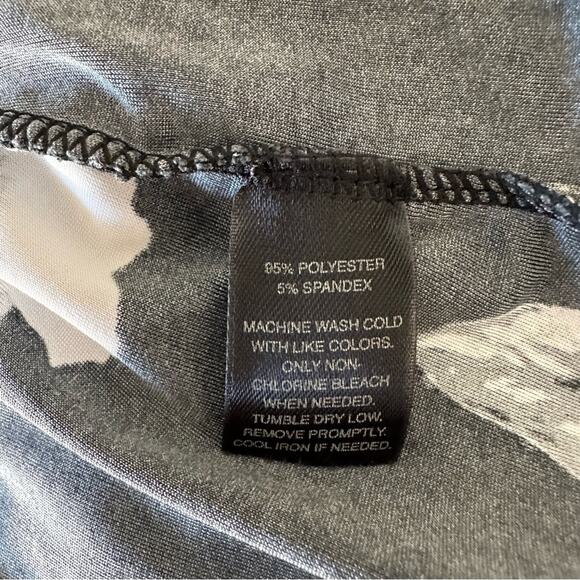 WHBM tiered floral print shell in black white Size S - Picture 3 of 6